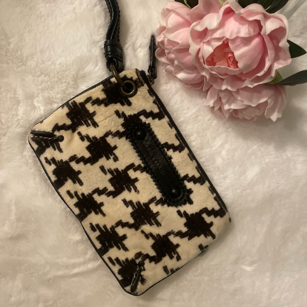 Houndstooth Juicy Couture velour wristlet.